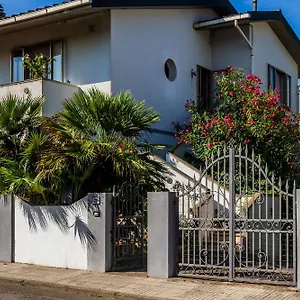 Appartamento Toscana Grande In Con 2 Camere, Terrazze, Giardino E Posto Auto Privato Tutti Spazi Uso Esclusivo, Cecina (Livorno)